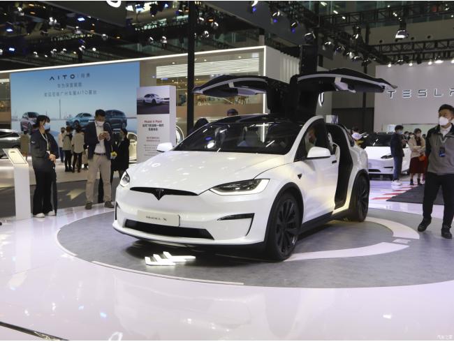 Tesla Model X 2023 Plaid AWD - цена, описание и параметры